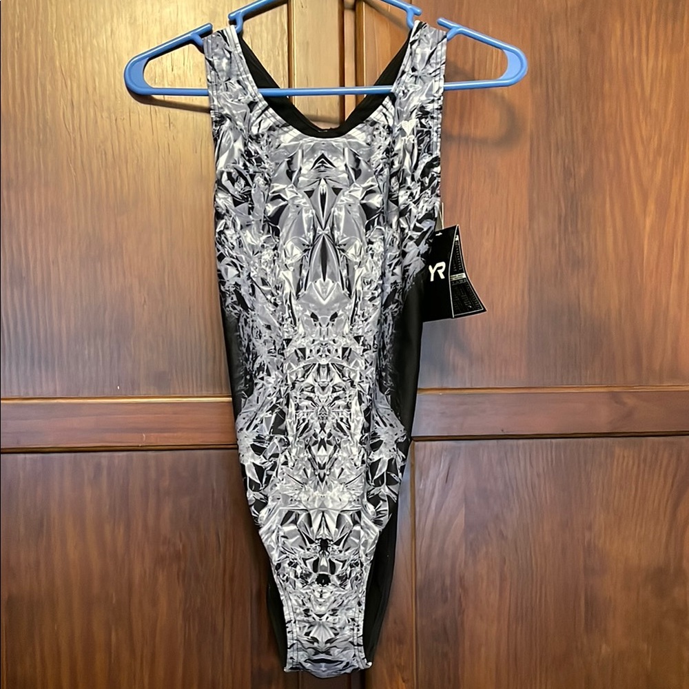 TYR Maxfit Lycra Swimsuit NWT Size 38